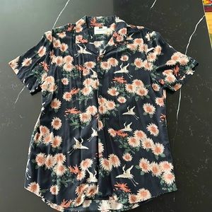 Top Man crane/flower print button up. Excellent condition